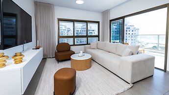 SeaFront Luxurious 3 BR Apartment