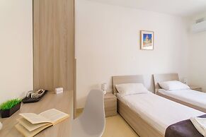 Villa Swieqi with shared room nb1