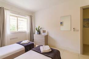 Villa Swieqi with shared room nb1