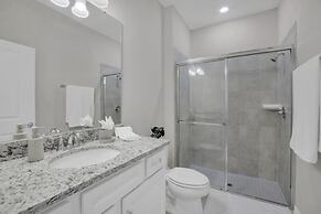 5 Bed In Windsor Island Resort 5 Bedroom Townhouse by RedAwning