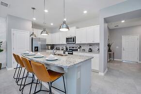 5 Bed In Windsor Island Resort 5 Bedroom Townhouse by RedAwning