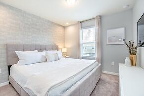 5 Bed In Windsor Island Resort 5 Bedroom Townhouse by RedAwning