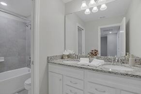 5 Bed In Windsor Island Resort 5 Bedroom Townhouse by RedAwning