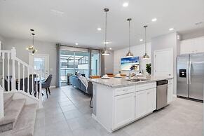 5 Bed In Windsor Island Resort 5 Bedroom Townhouse by RedAwning