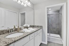 5 Bed In Windsor Island Resort 5 Bedroom Townhouse by RedAwning