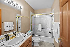 4 Bedroom Home at 392 Skidder Trail by RedAwning Save 10% on 3 Nights,