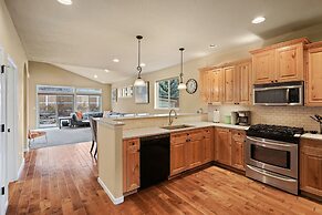 Sunny Days 30 Day Minimum 4 Bedroom Home by RedAwning