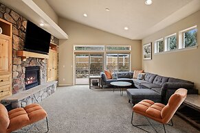 Sunny Days 30 Day Minimum 4 Bedroom Home by RedAwning