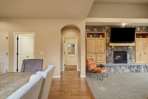 Sunny Days 30 Day Minimum 4 Bedroom Home by RedAwning