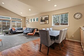 Sunny Days 30 Day Minimum 4 Bedroom Home by RedAwning