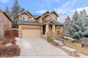 Sunny Days 30 Day Minimum 4 Bedroom Home by RedAwning