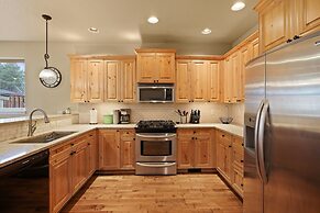 Sunny Days 30 Day Minimum 4 Bedroom Home by RedAwning