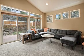 Sunny Days 30 Day Minimum 4 Bedroom Home by RedAwning