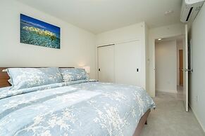 Sky Ala Moana 2907 1 Bedroom Condo by RedAwning