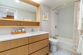 Sky Ala Moana 2907 1 Bedroom Condo by RedAwning