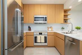 Sky Ala Moana 2907 1 Bedroom Condo by RedAwning