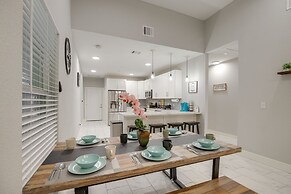 Gated Houston Home w/ Large Yard: 4 Mi to Downtown