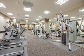 Luxe Condo w/ Private Patio & Perks in Emeryville!