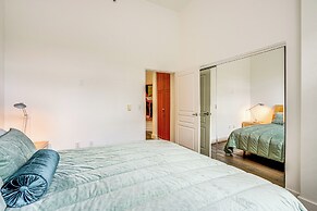 Luxe Condo w/ Private Patio & Perks in Emeryville!