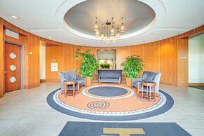 Luxe Condo w/ Private Patio & Perks in Emeryville!