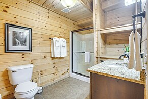 Rustic Laurelville Cabin w/ Hot Tub & Sauna!