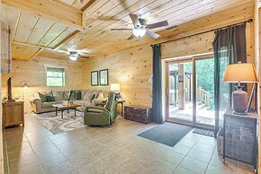 Rustic Laurelville Cabin w/ Hot Tub & Sauna!