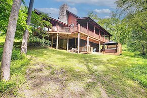 Rustic Laurelville Cabin w/ Hot Tub & Sauna!