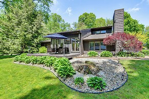 Cassopolis Vacation Home - Walk to Diamond Lake!