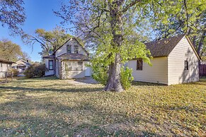 3 Mi to Golf - Beatrice Vacation Home!
