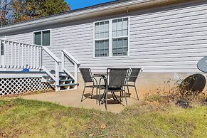 Peaceful Troutman Home: 5 Mi to Lake Norman!