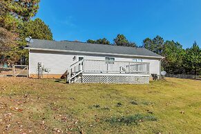 Peaceful Troutman Home: 5 Mi to Lake Norman!