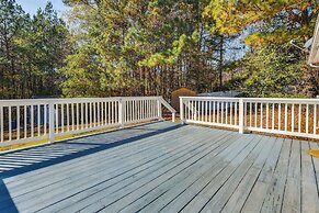 Peaceful Troutman Home: 5 Mi to Lake Norman!