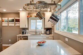 Eclectic Iowa City Cottage w/ Fire Pit!