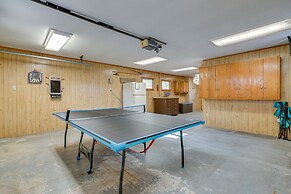 Lakefront Getaway in Leesburg w/ Dock + Kayaks!