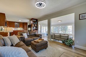 Lakefront Getaway in Leesburg w/ Dock + Kayaks!