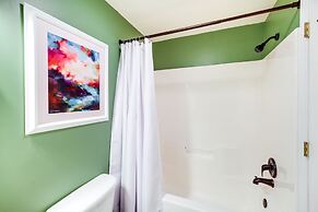 Mtn-view Blue Ridge Cabin on Over 2 Acres!