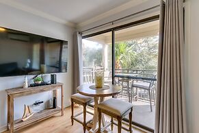 Hilton Head Island Condo: Steps to Beach!