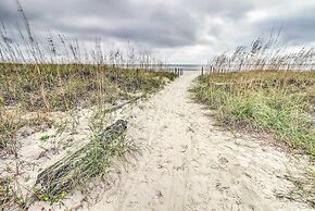 Hilton Head Island Condo: Steps to Beach!