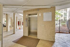 Hilton Head Island Condo: Steps to Beach!