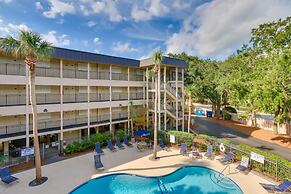 Hilton Head Island Condo: Steps to Beach!