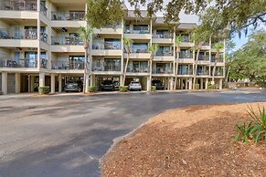 Hilton Head Island Condo: Steps to Beach!