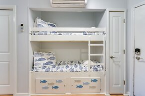 Hilton Head Island Condo: Steps to Beach!