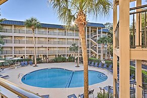 Hilton Head Island Condo: Steps to Beach!