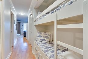 Hilton Head Island Condo: Steps to Beach!