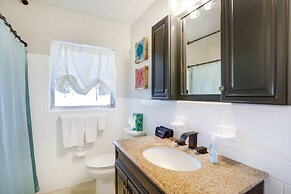 Clearwater Oasis: Gas Grill, Beach Chairs & More!