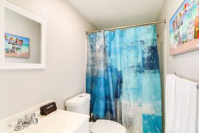 Clearwater Oasis: Gas Grill, Beach Chairs & More!