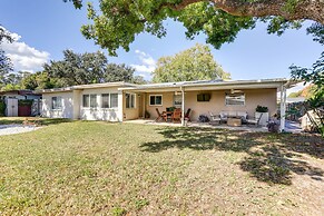 Clearwater Oasis: Gas Grill, Beach Chairs & More!