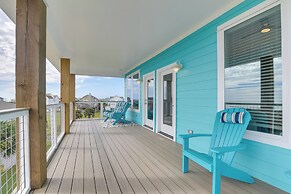 Steps to Beach: Vibrant House in Galveston!