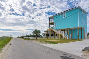 Steps to Beach: Vibrant House in Galveston!