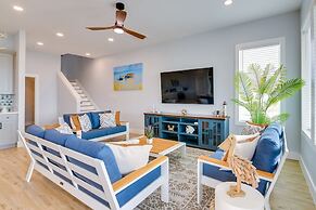 Steps to Beach: Vibrant House in Galveston!